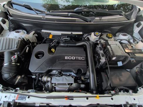 Used 2022 Chevrolet Equinox LS w/ LS Convenience Package FWD image 11