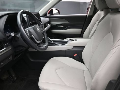 Used 2024 Toyota Grand Highlander AWD image 17