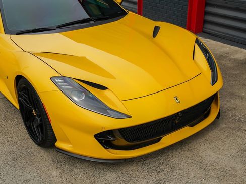 Used 2019 Ferrari 812 Superfast RWD image 3