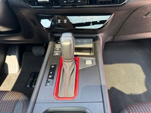 Used 2025 Nissan Kicks SR w/ SR Premium Package FWD image 19