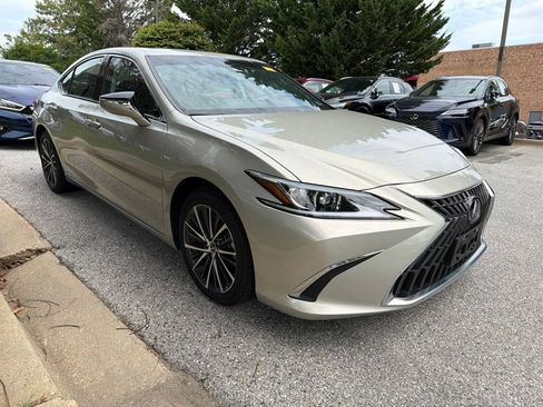 Used 2022 Lexus ES 300h w/ Premium Package FWD image 3