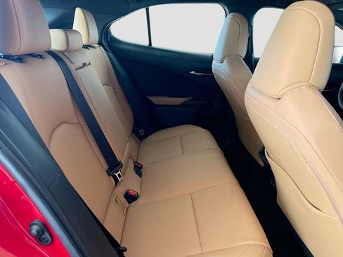 Used 2024 Lexus UX 250h 250h Premium image 29