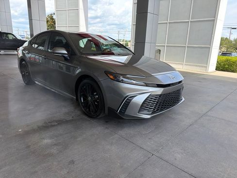 Used 2026 Toyota Camry SE FWD image 7