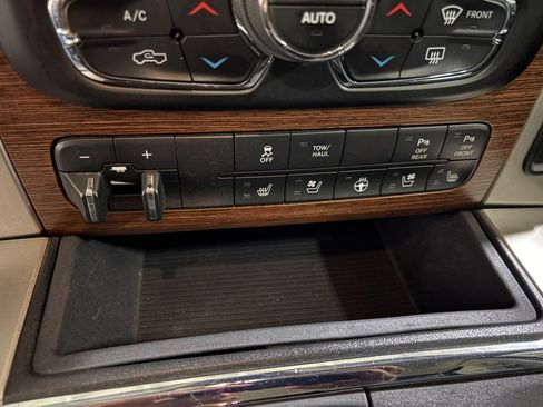 Used 2015 RAM 1500 Laramie w/ Convenience Group image 19