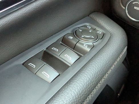 Used 2025 GMC Yukon XL Denali image 19