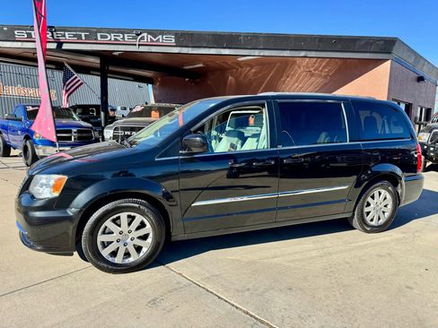Used 2013 Chrysler Town & Country Touring image 1