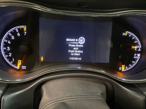 Used 2018 Jeep Grand Cherokee Altitude AWD/4WD image 14