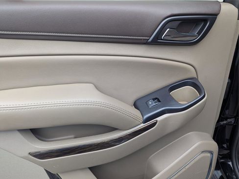 Used 2018 GMC Yukon SLT w/ Premium Edition image 11