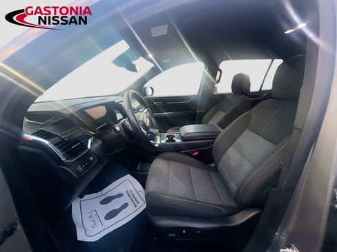 Used 2025 GMC Acadia Elevation image 29