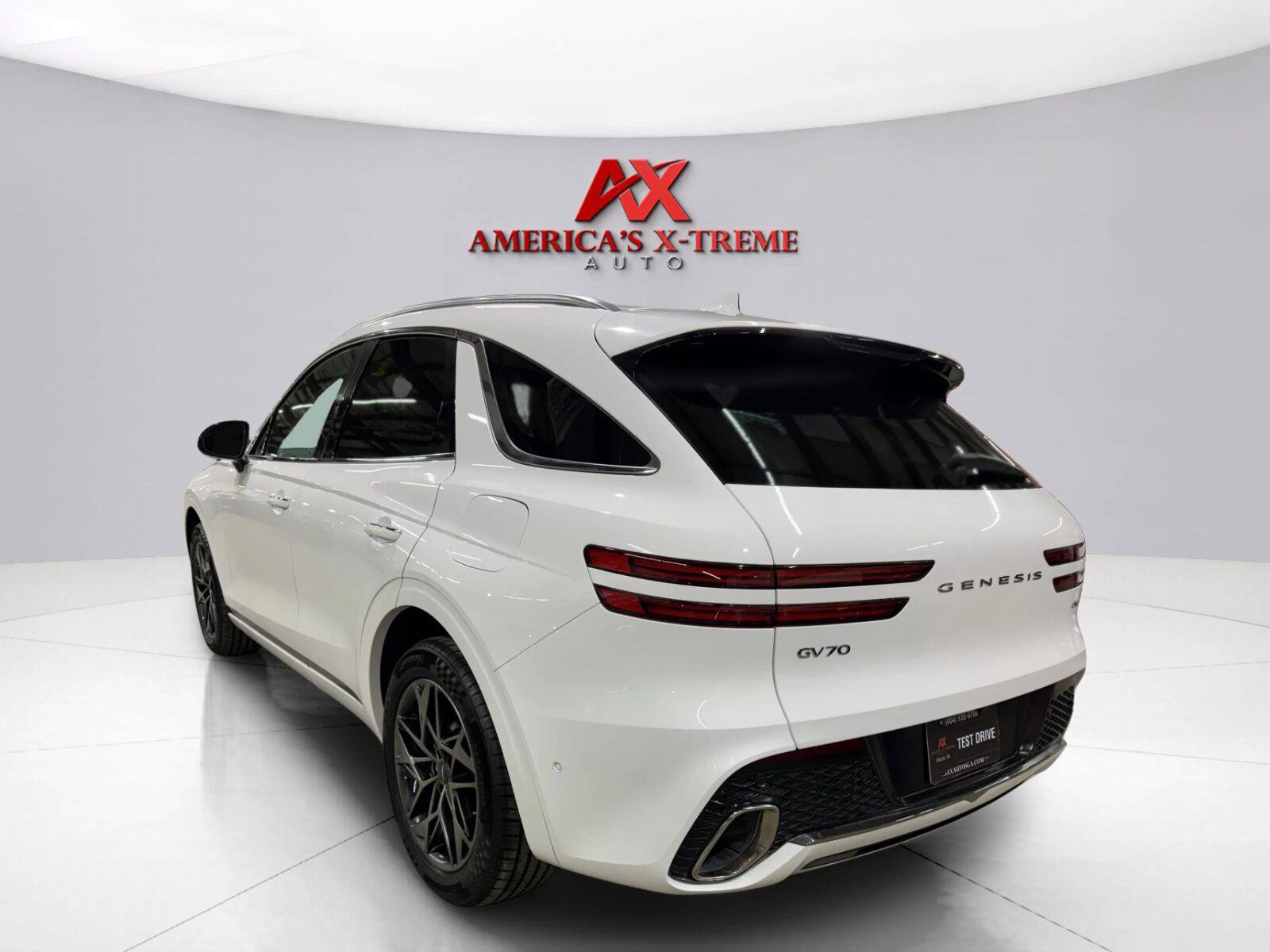 Used 2022 Genesis GV70 2.5T w/ Advanced Package AWD/4WD image 5
