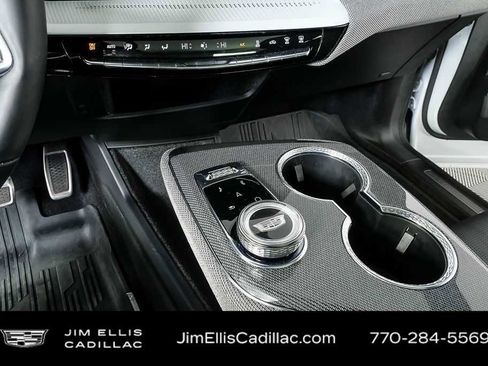Certified 2025 Cadillac Optiq Luxury 2 w/ LPO, Floor Liner Package AWD/4WD image 17
