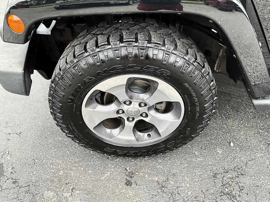 Used 2012 Jeep Wrangler Unlimited Sahara w/ Dual Top Group AWD/4WD image 11