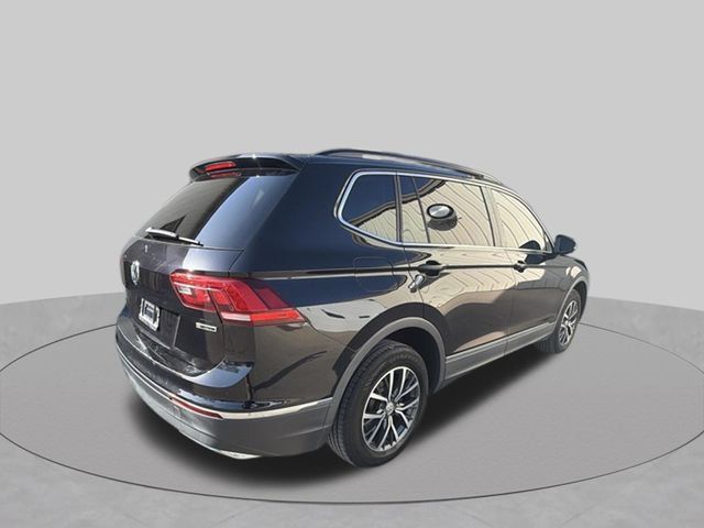 Used 2020 Volkswagen Tiguan SE w/ Panoramic Sunroof Package AWD/4WD image 3
