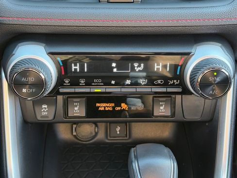 Used 2022 Toyota RAV4 SE w/ Weather & Moonroof Package image 15