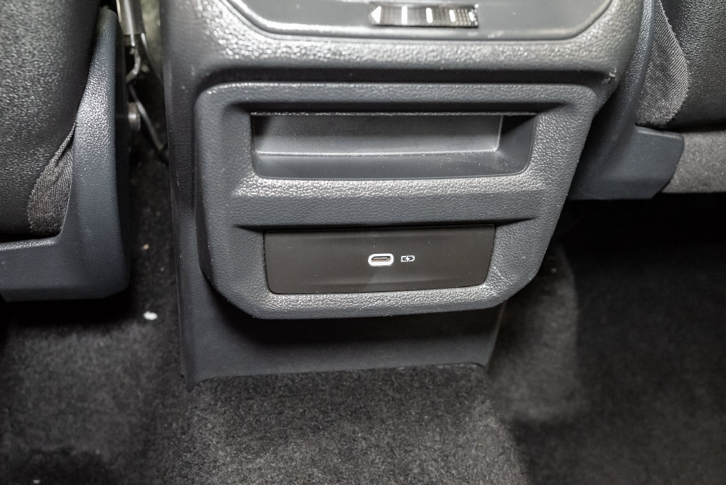 Used 2025 Volkswagen Taos SE AWD/4WD image 29