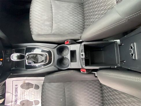 Used 2019 Nissan Rogue S image 27