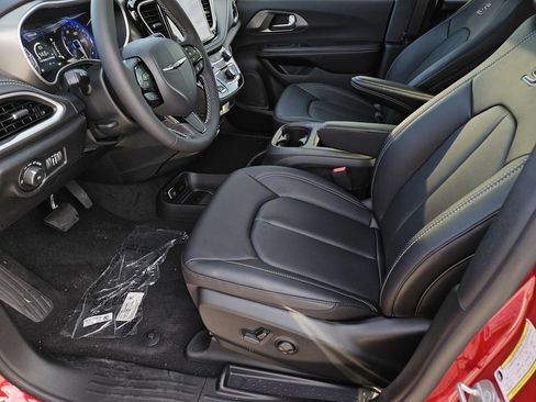 New 2026 Chrysler Pacifica Select w/ S Appearance Package FWD image 13