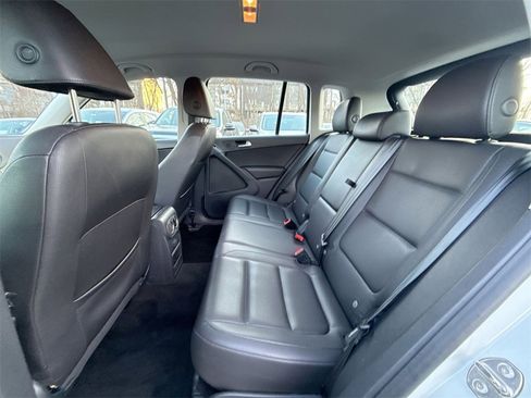 Used 2017 Volkswagen Tiguan S image 23