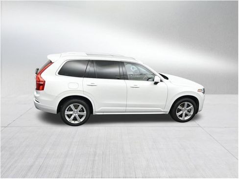 Used 2022 Volvo XC90 T5 Momentum FWD image 20