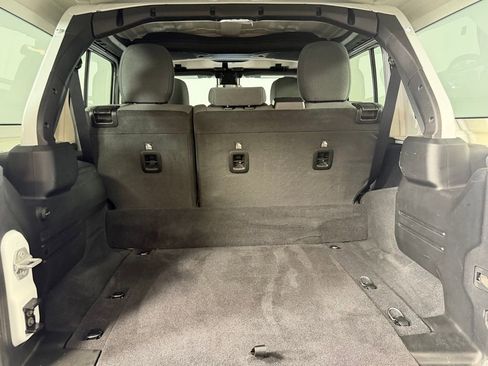 Used 2025 Jeep Wrangler Unlimited Sahara w/ Safety Group image 28