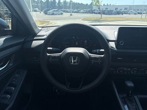 Used 2025 Honda Accord SE image 18