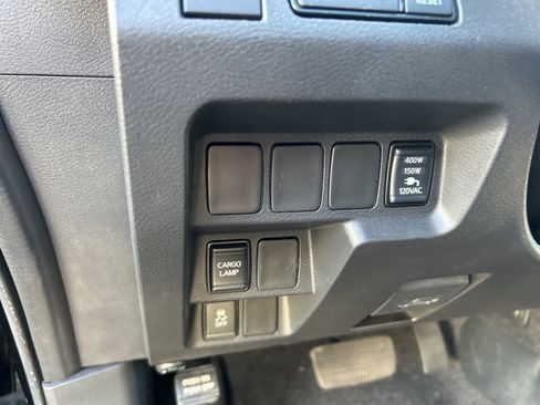 Used 2024 Nissan Frontier SL image 32