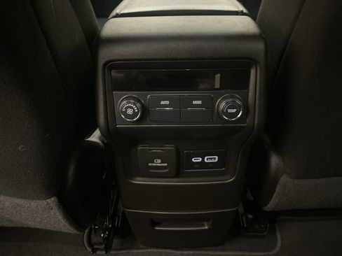 Used 2022 GMC Acadia SLE w/ Driver Convenience Package FWD image 13
