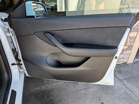 Used 2021 Tesla Model Y Long Range AWD/4WD image 29