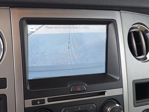 Used 2016 Ford Expedition XLT w/ Equipment Group 202A RWD image 18
