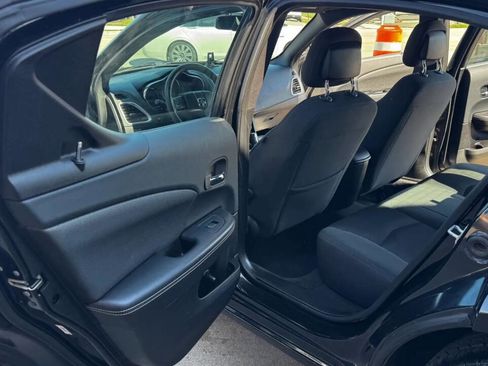 Used 2014 Dodge Avenger SE image 18