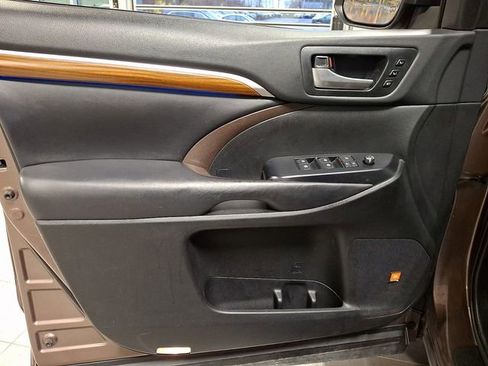 Used 2018 Toyota Highlander Limited Platinum w/ Protection Package #3 image 13