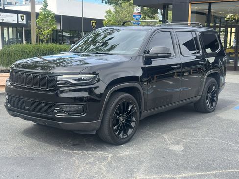 Used 2022 Jeep Wagoneer Series III w/ Premium Group I image 3