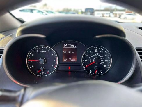 Used 2018 Kia Forte LX image 17