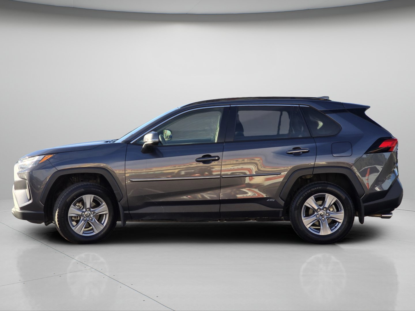 Used 2025 Toyota RAV4 XLE AWD/4WD image 18