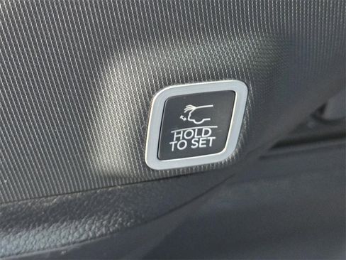 New 2025 Jeep Grand Cherokee Altitude image 12