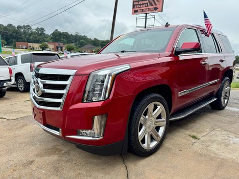 Used 2015 Cadillac Escalade Luxury AWD/4WD image 4