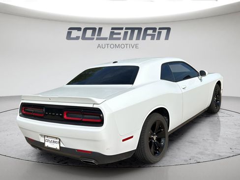 Used 2019 Dodge Challenger SXT RWD image 5