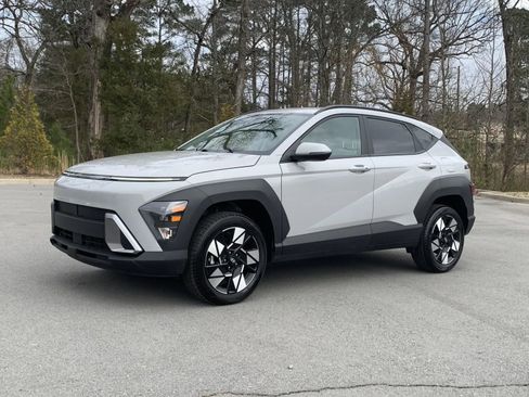 Used 2025 Hyundai Kona SEL image 3