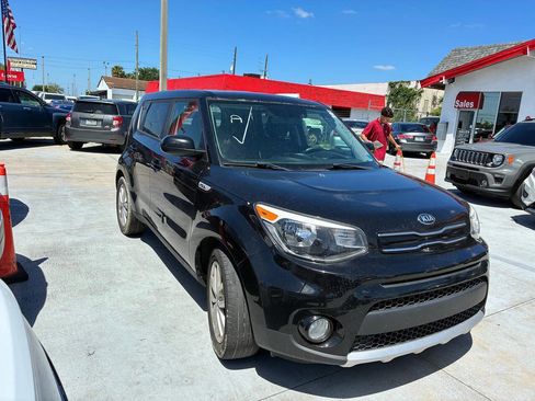 Used 2018 Kia Soul + image 6