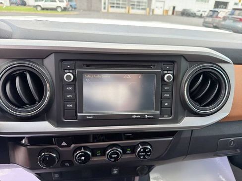 Used 2017 Toyota Tacoma SR5 w/ Tow Package AWD/4WD image 23