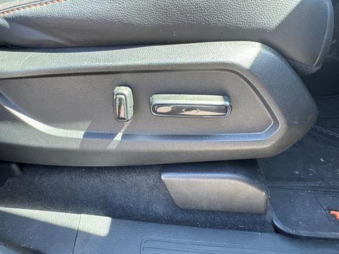 Used 2025 Honda Pilot TrailSport image 16