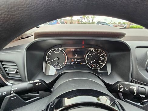 Used 2023 Nissan Rogue SV AWD/4WD image 17