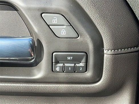 Used 2023 GMC Sierra 2500 Denali w/ Denali Black Diamond Edition image 14