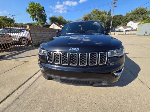 Used 2019 Jeep Grand Cherokee Laredo image 4