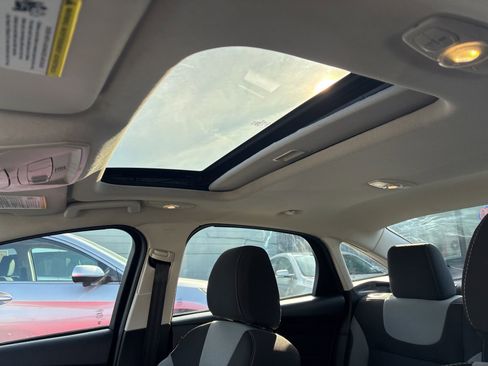 Used 2014 Ford Focus SE w/ SE Sport Package image 11