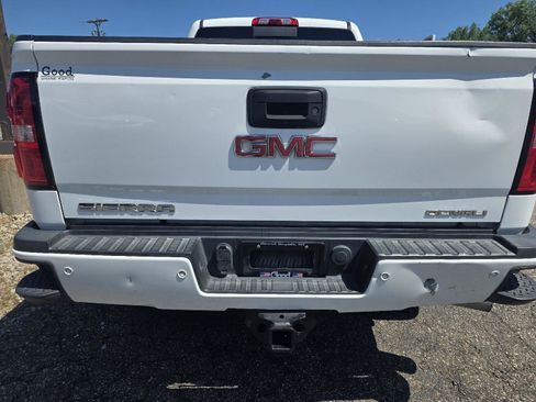 Used 2016 GMC Sierra 2500 Denali w/ Duramax Plus Package AWD/4WD image 16