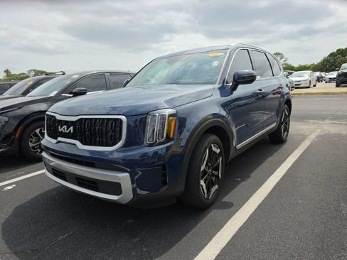 Certified 2023 Kia Telluride EX w/ EX Captain's Chair Package FWD image 6