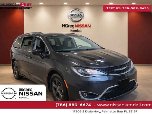 Used 2018 Chrysler Pacifica Touring Plus w/ S Appearance Package FWD image 1