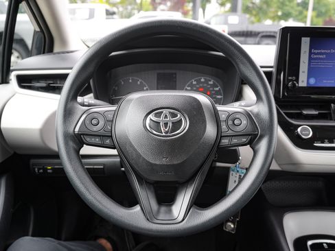 Used 2025 Toyota Corolla LE FWD image 18