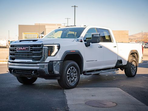 Used 2024 GMC Sierra 3500 SLT w/ SLT Convenience Package AWD/4WD image 13